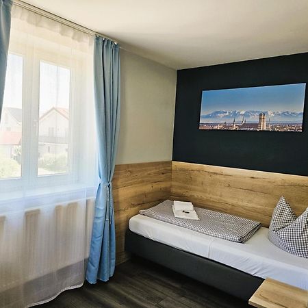 Novitel Pension Pliening - Muenchen Messe Zewnętrze zdjęcie