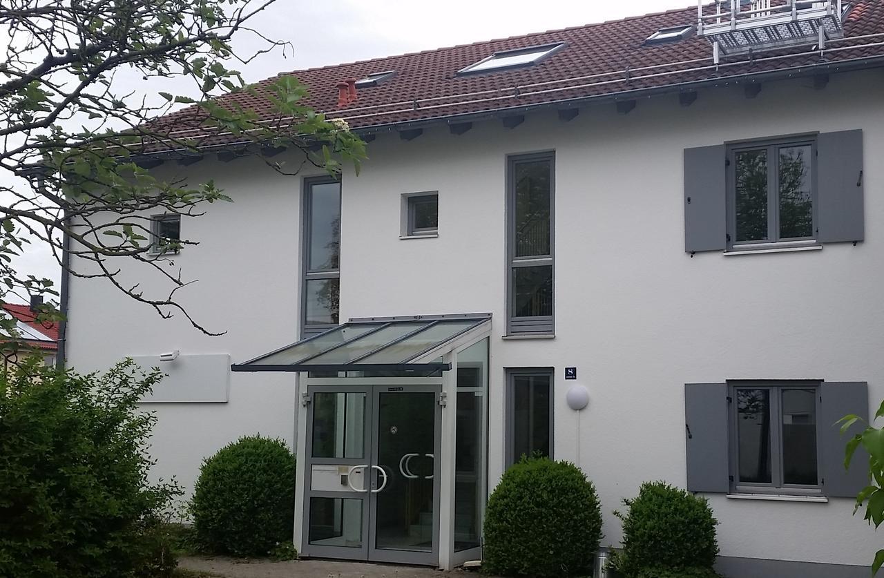 Novitel Pension Pliening - Muenchen Messe Zewnętrze zdjęcie